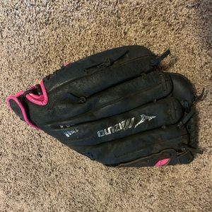 Girls Mizuno softball glove